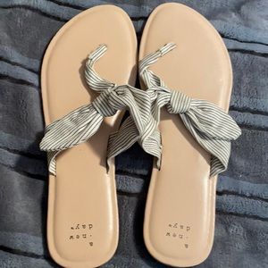 Bow flip flops